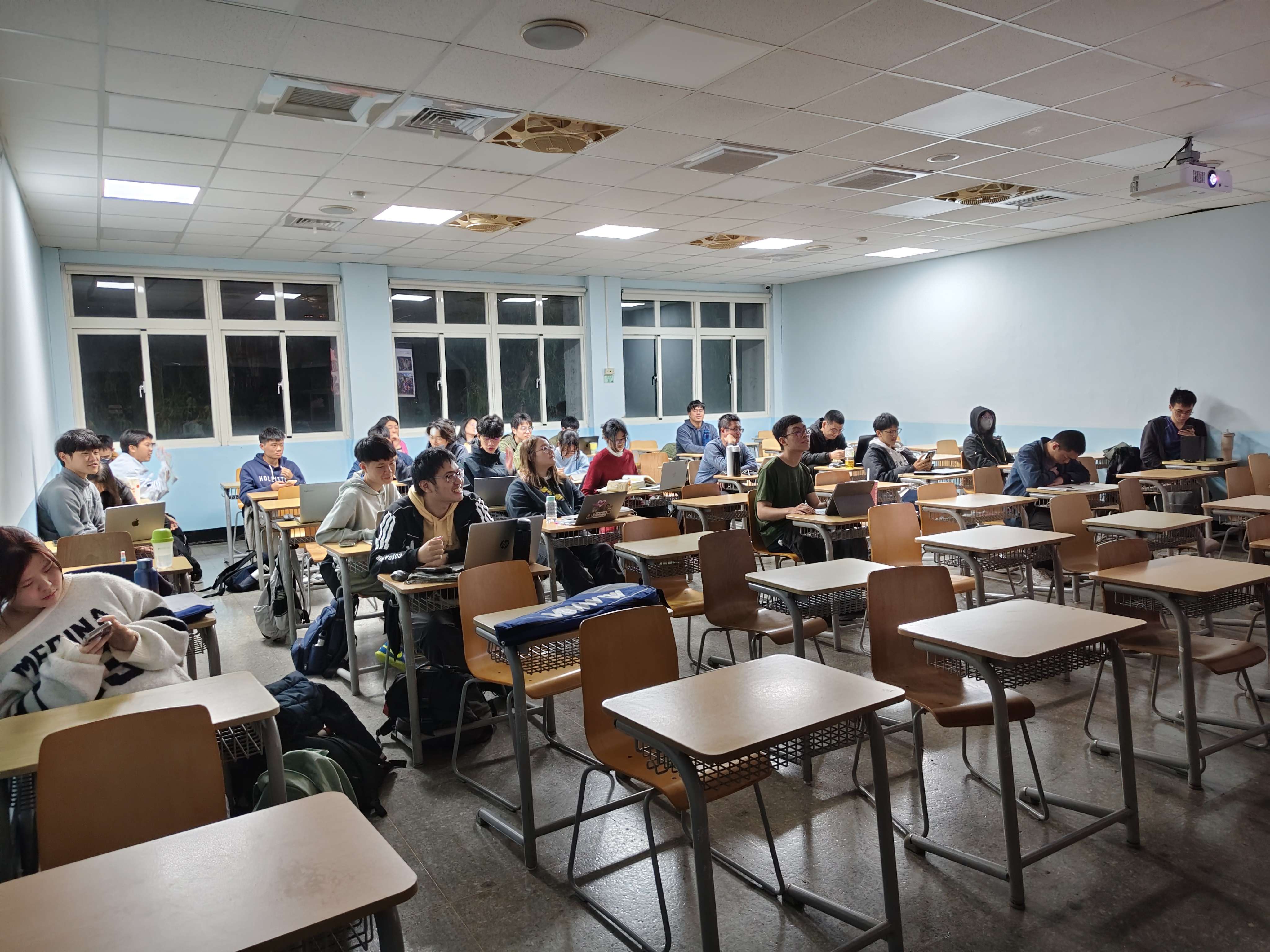 114-2 社課星野的孩子：天文與自然教育分享